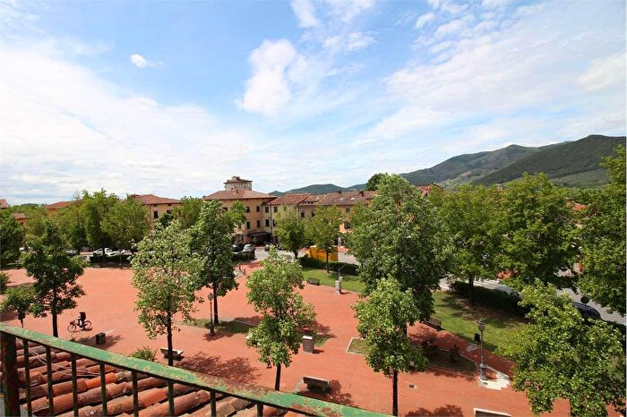 Appartamento con 6 locali in vendita in Bientina