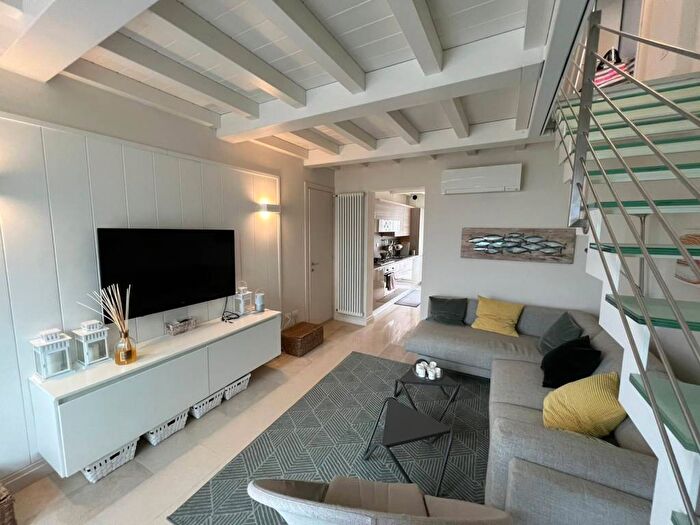 Casa trilocale in affitto in Via Marco Polo, Centro, Forte dei Marmi