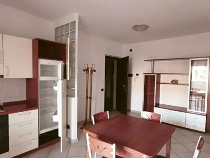 Appartamento trilocale in vendita in Via Pietro Farini, Terni