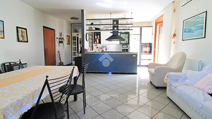 Appartamento trilocale in vendita in Via Michelangelo, San Salvo