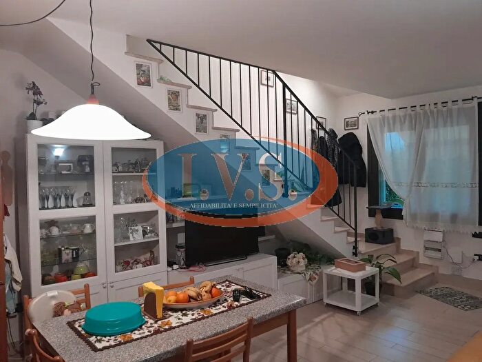 Casa quadrilocale in vendita in Via Villavecchia, Castegnero