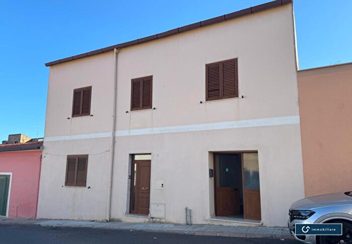 Casa con 6 locali in vendita in Sorso Via Sant Anna, Sorso