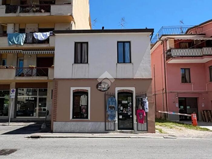 Appartamento monolocale in vendita in Via Giovanni Pascoli, Massa