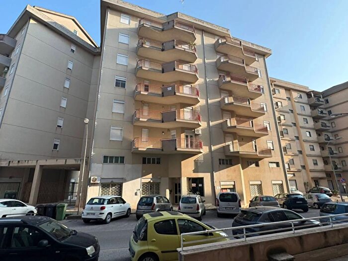 Appartamento quadrilocale in vendita in Via Raffaello Caltanissetta, Caltanissetta