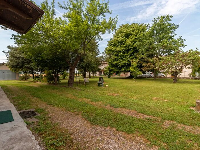 Casa con 7 locali in vendita in Via Mora, Minerbio