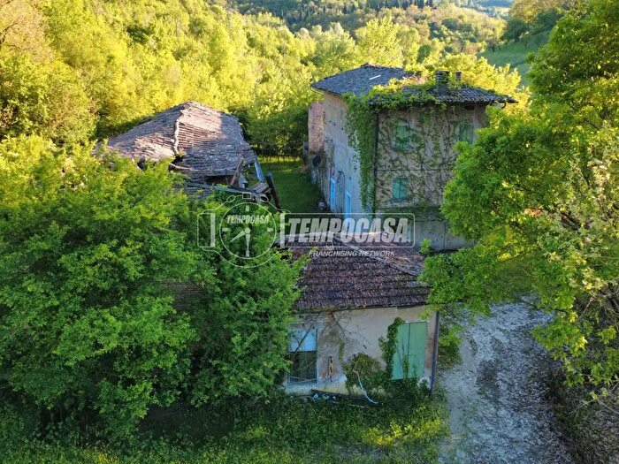Casa con 10 locali in vendita in Via Buricchi, Castelvetro Di Modena