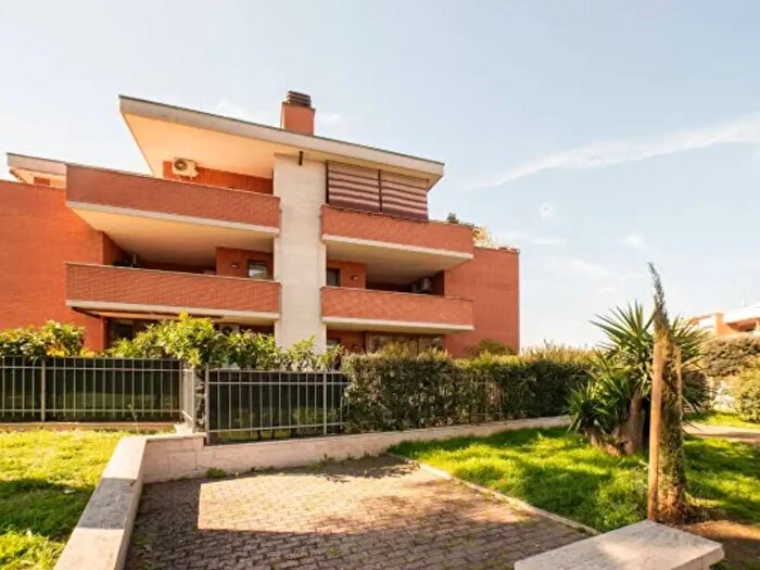 Appartamento trilocale in vendita in Via Pupinia, Roma