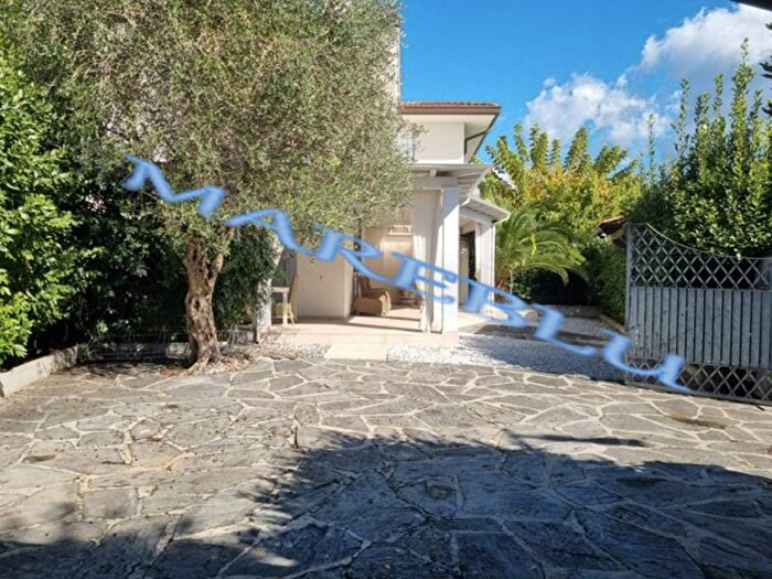 Casa con 6 locali in affitto in Via Vittorio Veneto, Centro, Forte dei Marmi