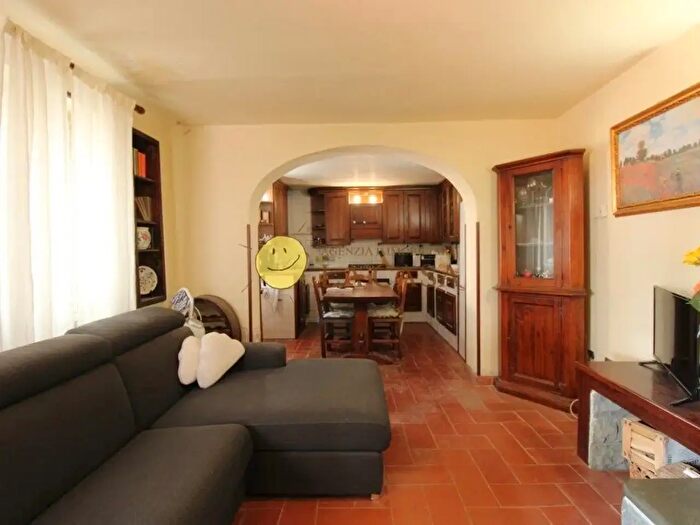 Casa con 7 locali in vendita in Reggello