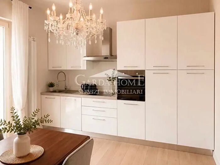 Appartamento trilocale in affitto in Via Bonvicino, Desenzano Del Garda