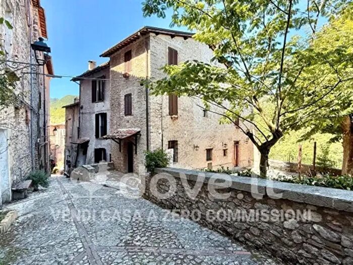Appartamento quadrilocale in vendita in Via Umberto Primo, Contigliano