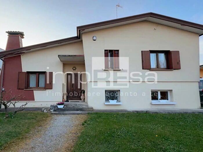 Casa quadrilocale in vendita in Via Roncat, Gaiarine