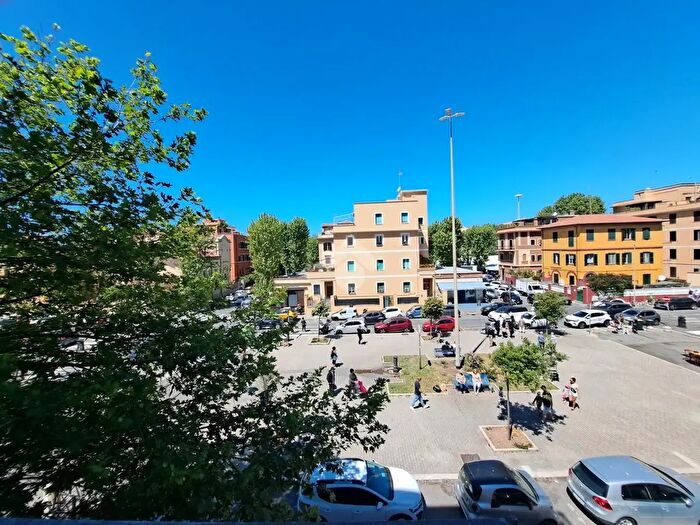 Appartamento quadrilocale in vendita in Piazza Tor San Michele, Roma