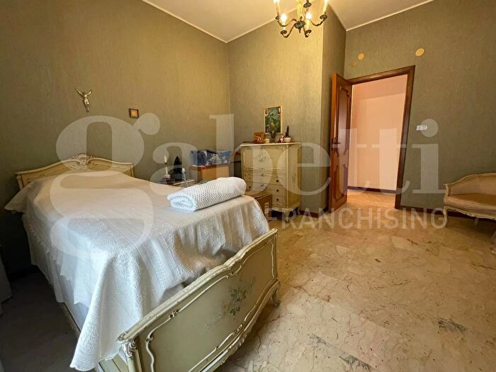 Appartamento con 6 locali in vendita in Via Papa Stefano IV, Siracusa