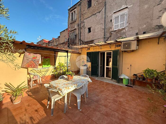 Appartamento con 5 locali in vendita in Vico Tutti I Santi, Napoli