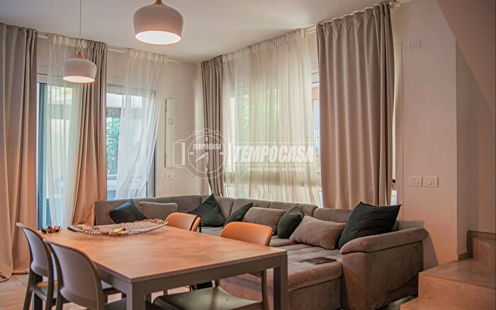 Appartamento quadrilocale in vendita in Via Brianza, Cervia