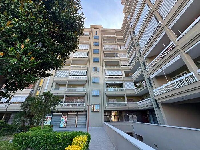 Appartamento trilocale in vendita in Via Savorito, Castellammare Di Stabia
