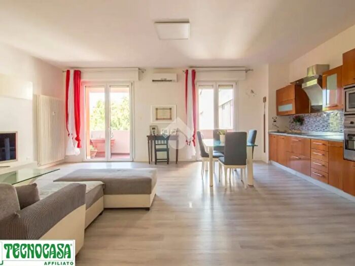 Appartamento trilocale in vendita in Via Camillo Ronzani, Casalecchio Di Reno