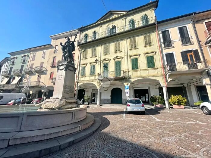 Appartamento con 14 locali in vendita in Piazza della Libertà, Romagnano Sesia