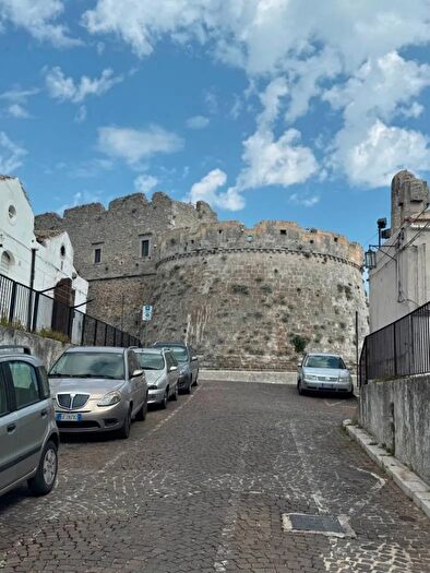 Appartamento quadrilocale in vendita in Via Giuseppe Garibaldi, Monte SantAngelo