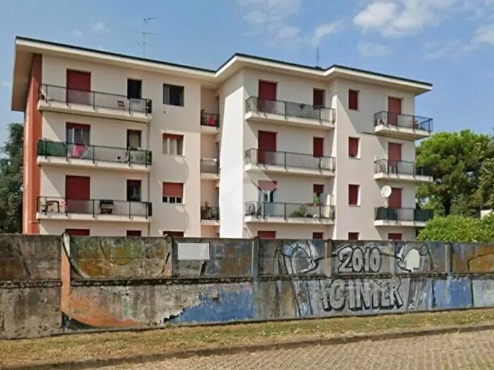 Appartamento trilocale in vendita in Via Roma, Assago