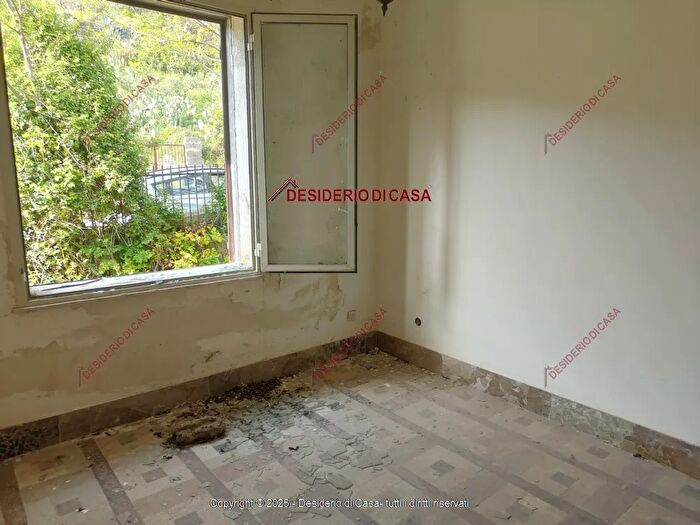 Casa con 10 locali in vendita in Via Giorgio Kastriota Piana degli Albanesi Pa Italia, Piana Degli Albanesi