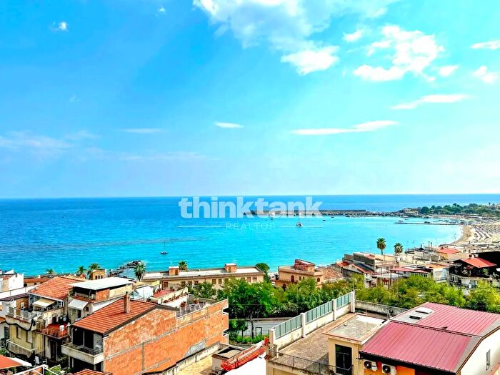 Casa con 12 locali in vendita in Via Pancrazio De Pasquale Snc, Giardini Naxos