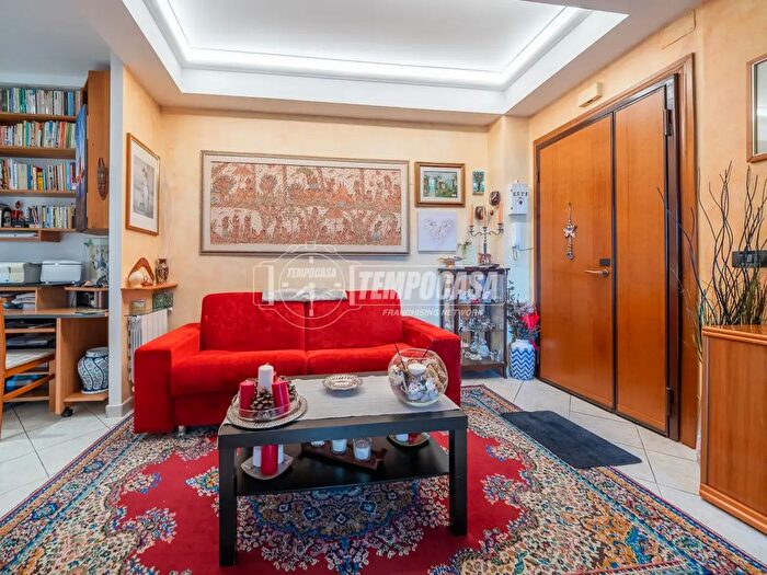Appartamento trilocale in vendita in Via Francesco Posterla, Roma