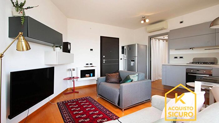 Appartamento trilocale in vendita in Via Alfredo Cappellini, Milano