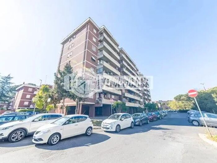 Appartamento trilocale in vendita in Roma
