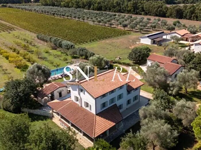Casa con 6 locali in vendita in Via delle Nazioni Unite, Alghero