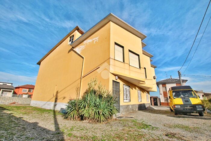 Appartamento con 5 locali in vendita in Via G B Vercelli, Livorno Ferraris