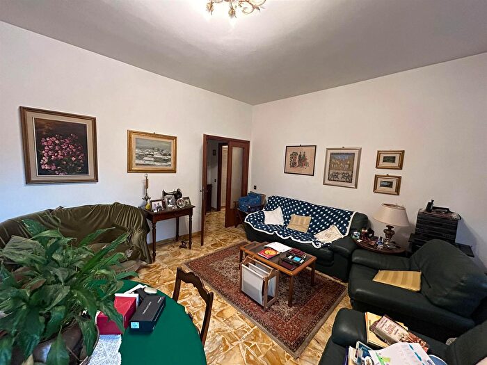 Appartamento con 6 locali in vendita in Siena