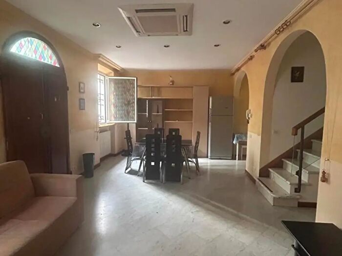 Casa con 7 locali in vendita in Viareggio