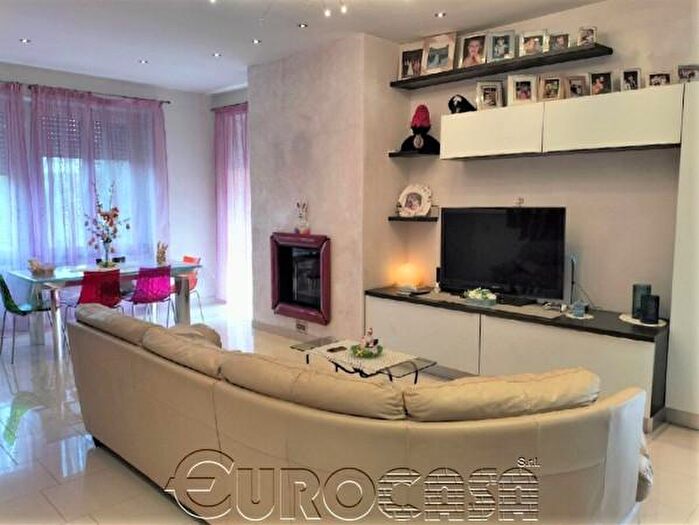 Appartamento con 5 locali in vendita in Umbertide