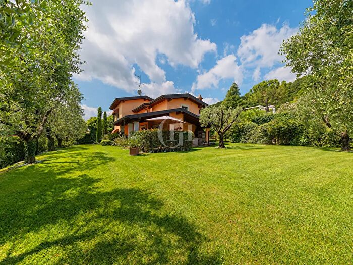 Casa con 5 locali in vendita in Lonato