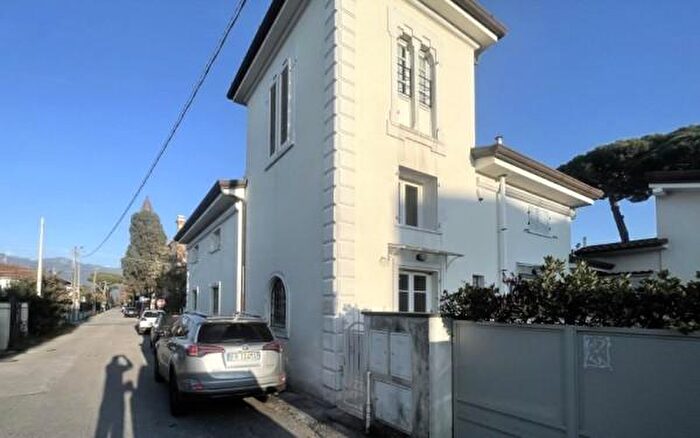 Casa con 5 locali in vendita in Via Ricasoli, Pietrasanta