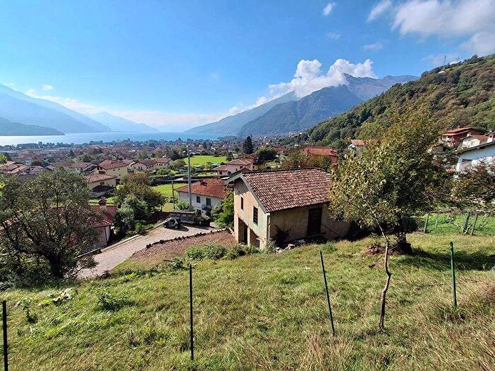 Casa con 6 locali in vendita in Via Cerviano, Gravedona ed Uniti