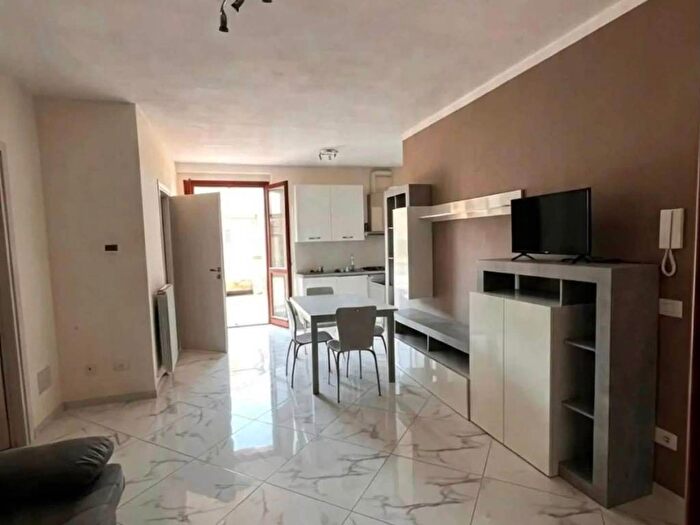 Appartamento trilocale in affitto in Centro, Linarolo