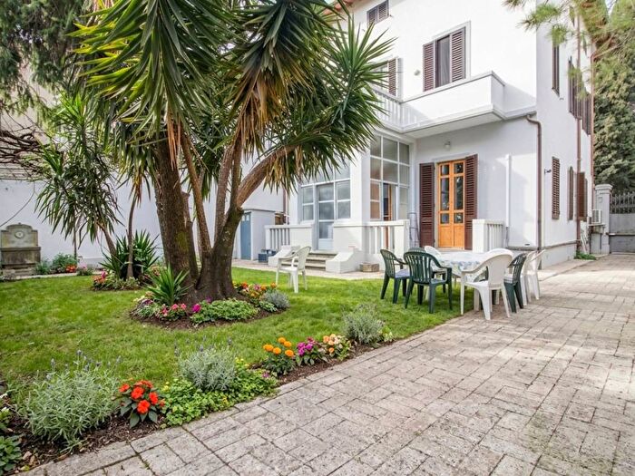 Appartamento con 5 locali in affitto in Via delle Panche, Careggi Rifredi Dalmazia, Firenze