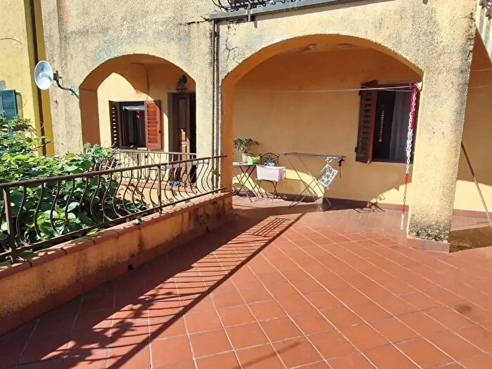 Appartamento con 8 locali in vendita in Bagni Di Lucca