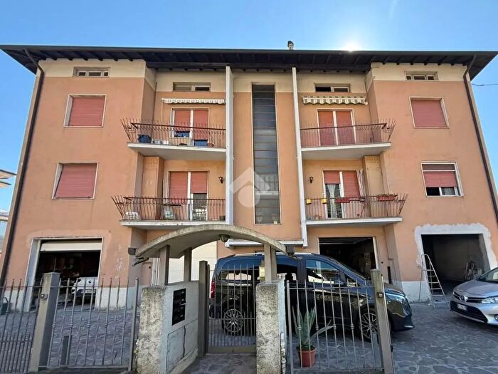 Appartamento trilocale in vendita in Via Gana, Costa Volpino