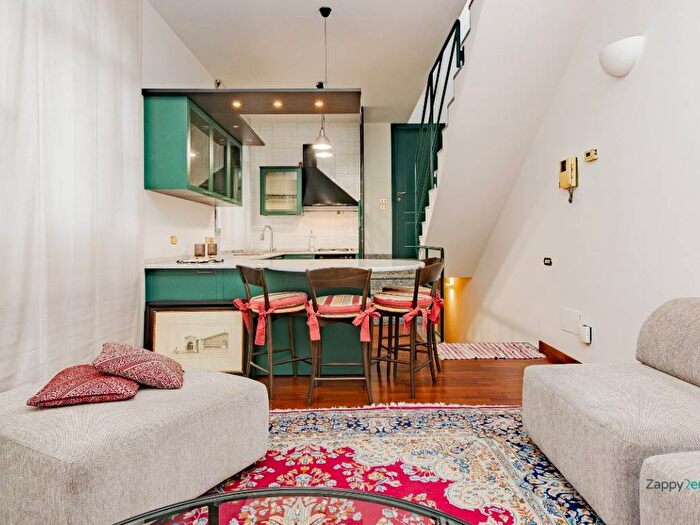 Appartamento quadrilocale in affitto in Corso di Porta Romana, Quadronno Crocetta, Milano