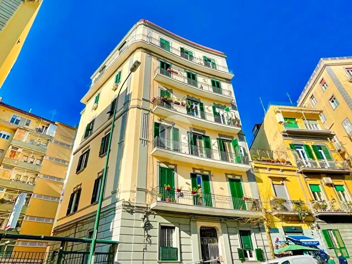 Appartamento quadrilocale in vendita in Via Raffaele Morghen, Napoli
