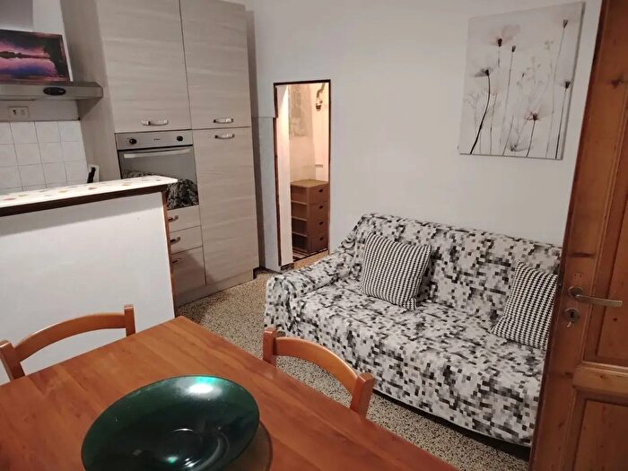 Casa con 8 locali in affitto in Empoli