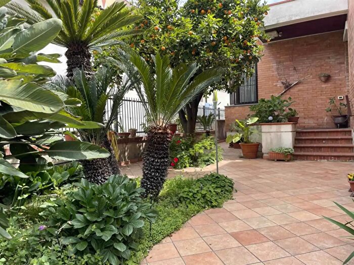 Casa con 8 locali in vendita in Viale Kennedy, Santa Maria Capua Vetere