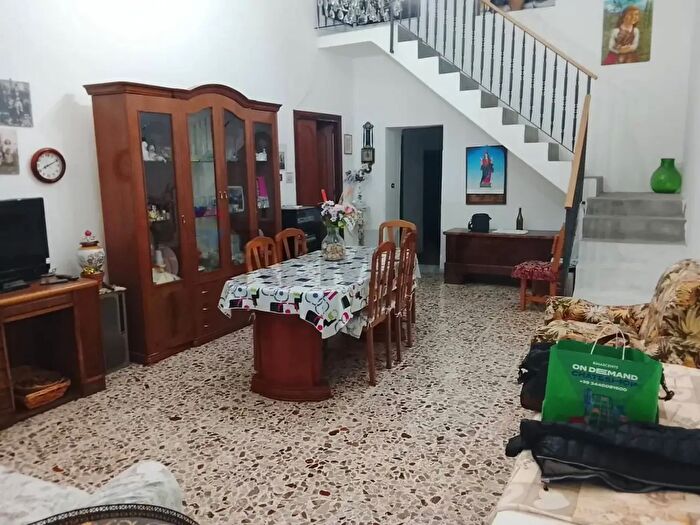 Casa con 9 locali in vendita in Sessa Aurunca
