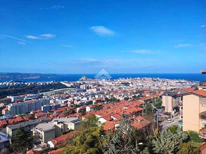 Appartamento trilocale in vendita in Via S Pasquale, Trieste