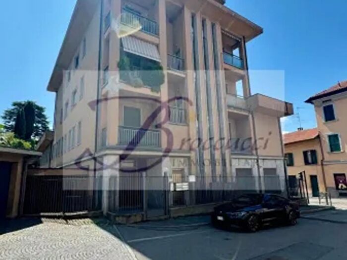 Appartamento quadrilocale in vendita in Piazza della Libertà, Gavirate