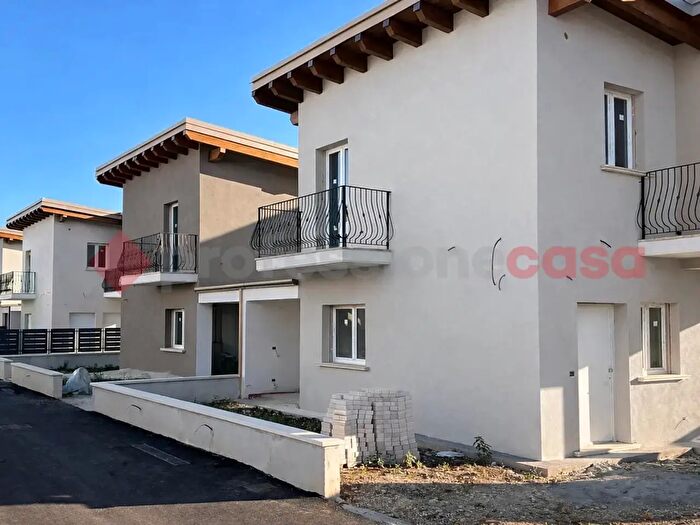 Casa quadrilocale in vendita in Via Caruscino, Avezzano